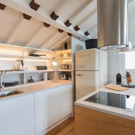 Апартаменти Stunning Penthouse With The Views By Lovelystay *